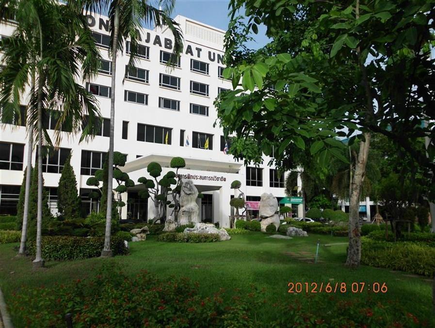 Phranakhon Grand View Hotel Bangkok Bagian luar foto